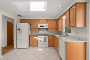 31 Phillips Cir, Waltham, MA 02452 - Photo 14