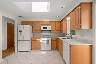31 Phillips Cir, Waltham, MA 02452 - Photo 14