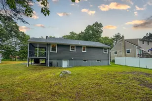 13 Center St, Medway, MA 02053 - Photo 4