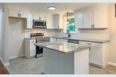 13 Center St, Medway, MA 02053 - Photo 8