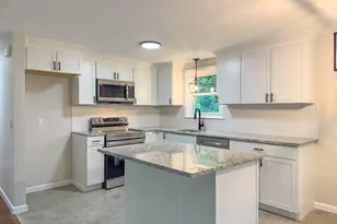 13 Center St, Medway, MA 02053 - Photo 8
