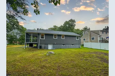13 Center St, Medway, MA 02053 - Photo 4