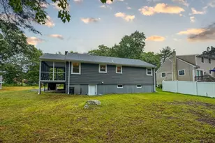 13 Center St, Medway, MA 02053 - Photo 4