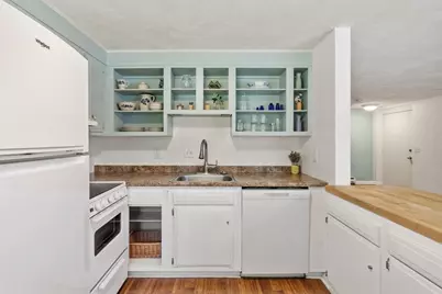 4 Glen Devin St #4, Amesbury, MA 01913 - Photo 2