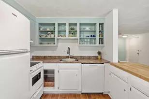 4 Glen Devin St, Amesbury, MA 01913 - Photo 2