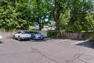 173 Davis St, Brookline, MA 02445 - Photo 18