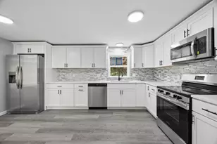 638 Pleasant St, Marlborough, MA 01752 - Photo 4