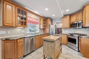 28 Maplewood Rd, Worcester, MA 01602 - Photo 12