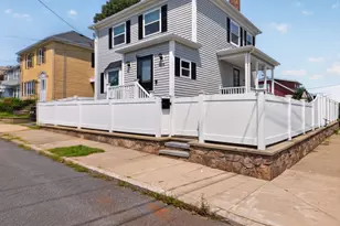208 Hudson St, Fall River, MA 02720 - Photo 2