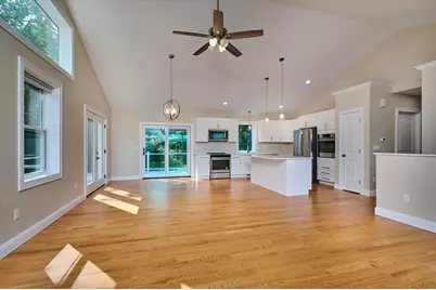 58 Pleasant St, Southampton, MA 01073 - Photo 4