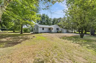 211 Bonnie Brae Dr, West Springfield, MA 01089 - Photo 2