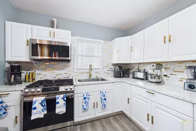 10 Ashley St, New Bedford, MA 02744 - Photo 8