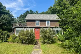 54 Fairview St E, Greenfield, MA 01301 - Photo 4