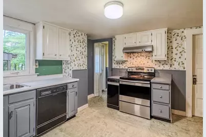 54 Fairview Street E, Greenfield, MA 01301 - Photo 16
