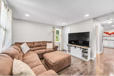 138 Endicott St, Springfield, MA 01118 - Photo 16