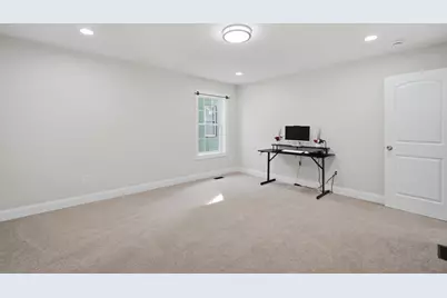 24 Medford St, Springfield, MA 01107 - Photo 22