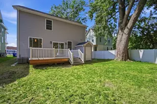 24 Medford St, Springfield, MA 01107 - Photo 32