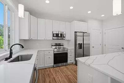 24 Medford St, Springfield, MA 01107 - Photo 10