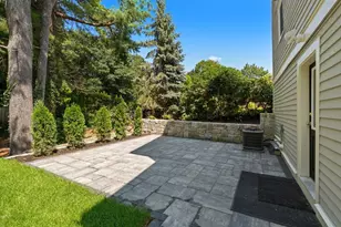 613 Grove St, Newton, MA 02462 - Photo 10