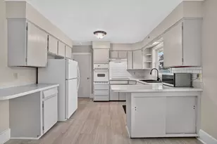 221 Rochambeau St, New Bedford, MA 02745 - Photo 6