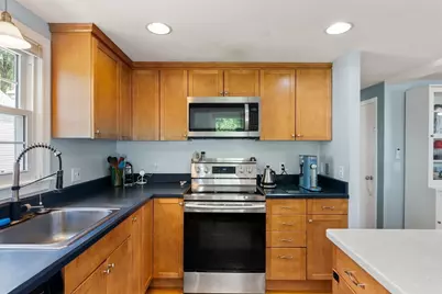 195 Glenellen Rd, Boston, MA 02132 - Photo 8