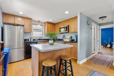 195 Glenellen Rd, Boston, MA 02132 - Photo 6