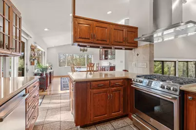16 Wadsworth Ln, Dartmouth, MA 02748 - Photo 8