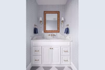 847 E 5th St, Boston, MA 02127 - Photo 12