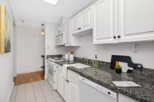 10 Charlesgate E, Boston, MA 02215 - Photo 12