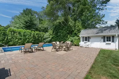 11 Longview Dr, Dartmouth, MA 02747 - Photo 6