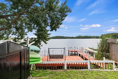 35 Ocean Ave, Halifax, MA 02341 - Photo 4