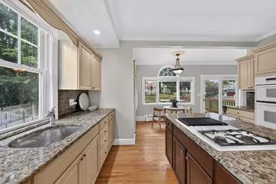 41 Maple St, Stoneham, MA 02180 - Photo 12
