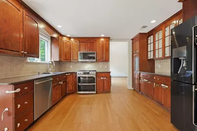 250 Palisades Cir, Stoughton, MA 02072 - Photo 10