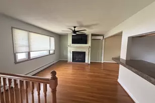 24 Crestshire Dr, Lawrence, MA 01843 - Photo 4
