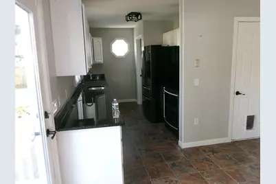 71 Eddywood St, Springfield, MA 01118 - Photo 8