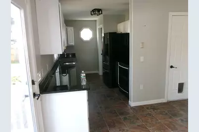 71 Eddywood St, Springfield, MA 01118 - Photo 8