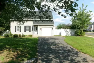 71 Eddywood St, Springfield, MA 01118 - Photo 2