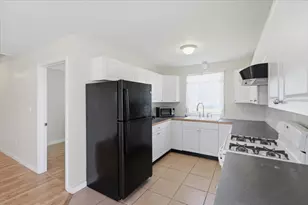 1033 Rodman St, Fall River, MA 02721 - Photo 14