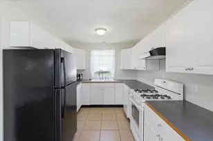 1033 Rodman St, Fall River, MA 02721 - Photo 16