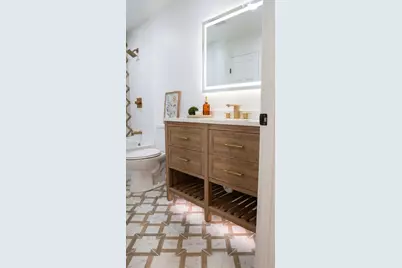 664 Norman St, Fall River, MA 02721 - Photo 8