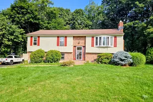 4 Sycamore Dr, Rutland, MA 01543 - Photo 2
