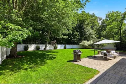 8 Glenwood St, Burlington, MA 01803 - Photo 1