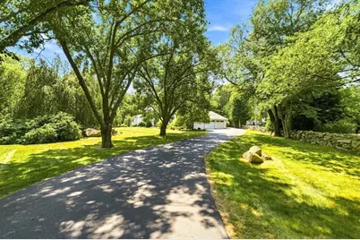 8 W Rockland Farm, Dartmouth, MA 02748 - Photo 2
