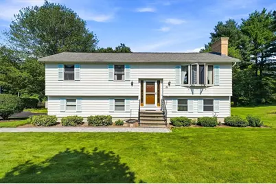 19 McIntosh Rd, Chelmsford, MA 01824 - Photo 2