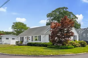 9 Kane St, Fall River, MA 02720 - Photo 2