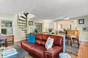 12 Bassett St, Marblehead, MA 01945 - Photo 12