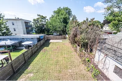 196 Massasoit St, Springfield, MA 01107 - Photo 26
