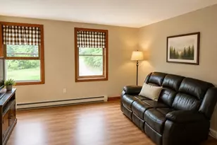 351 Hartford Ave E, Uxbridge, MA 01569 - Photo 8
