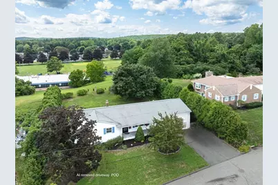17 Breton Ln, Holyoke, MA 01040 - Photo 2