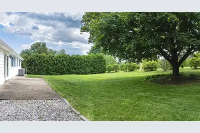 17 Breton Ln, Holyoke, MA 01040 - Photo 36